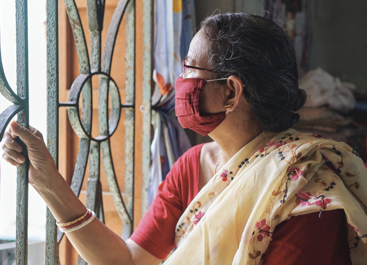 Woman wearing a face mask